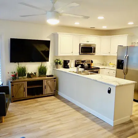17A Gcr Lovely 2 Bed Condo With Pool In Surfside